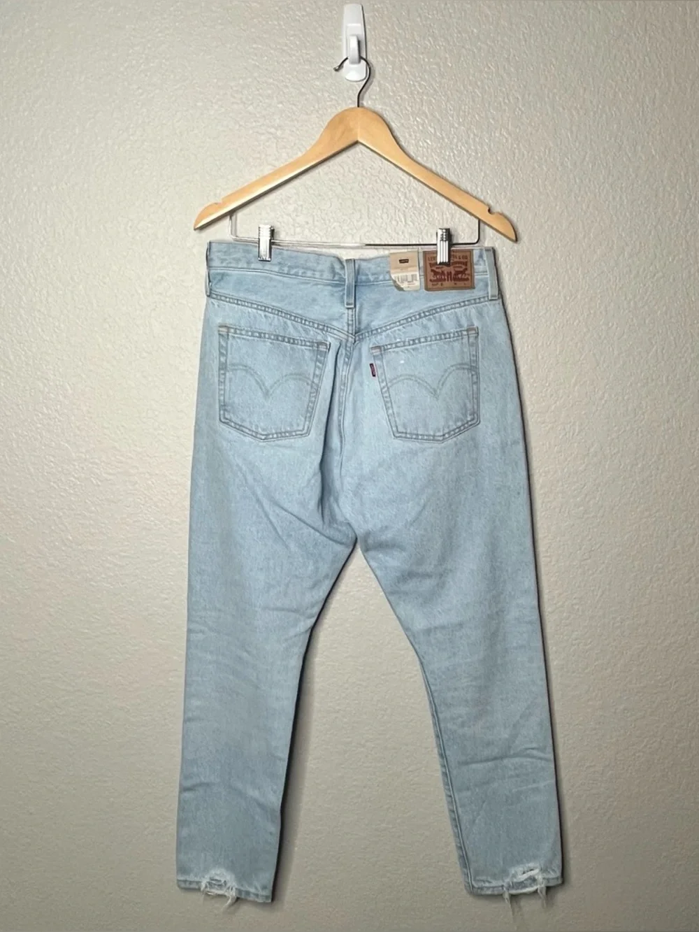 NEW‎ Levi’s 501 Original Fit Light Wash Jeans 29x28 Distressed Straight Leg NWT